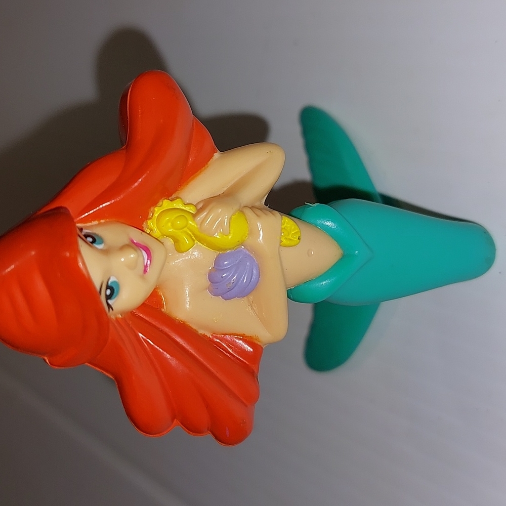 Disney the Little Mermaid Kneeling Ariel PVC Figurine 3" Cake Topper